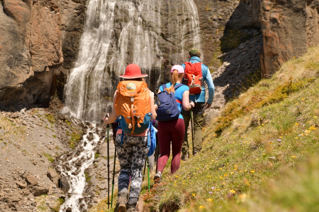 Тропа к водопаду "Девичьи Косы" третий день этапа нижней акклиматизации перед восхождением на Эльбрус